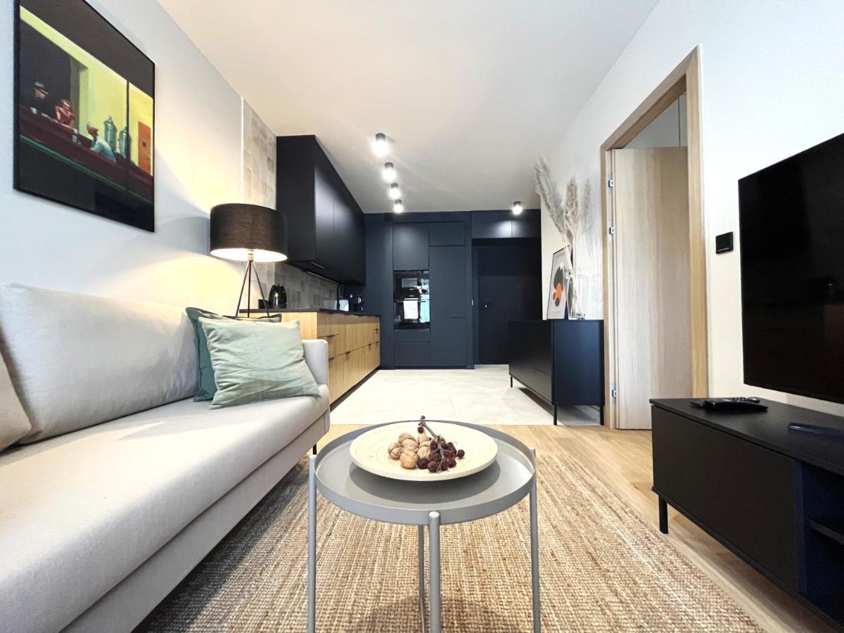 Wyszynskiego Apartment - Self Check-In 20H - Parking &Lift Вроцлав Екстериор снимка